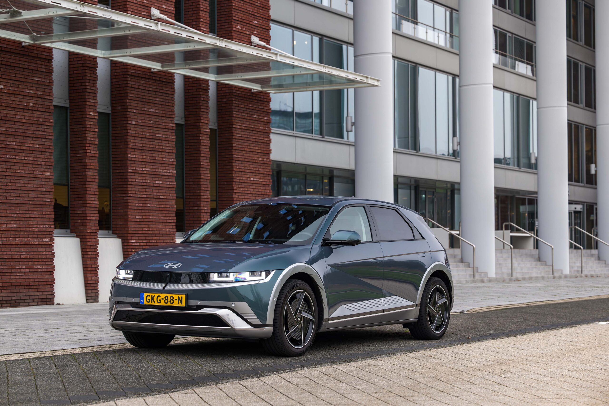 Waarom Nederland zijn EV’s weer ziet vertrekken